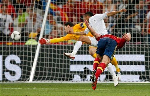 España abrió el marcador al minuto 19 l AP