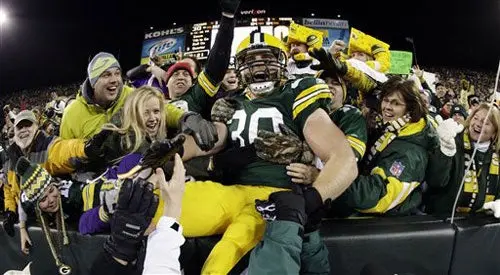 Green Bay se impone 45-7 a Minnesota y sigue invicto