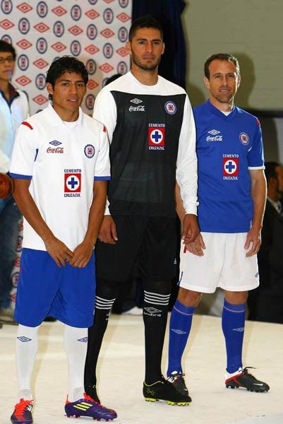 Los celestes presentaron de forma oficial su nueva indumentaria. FOTO: MEXSPORT