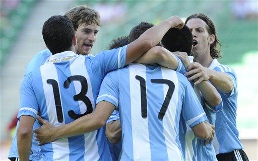 Argentinos celebran su único tanto del encuentro. FOTO: AP