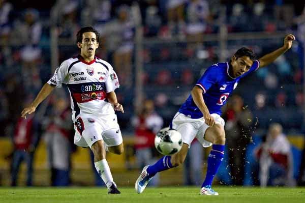 Aquino del Atlante durante el encuentro en el Estadio Azul (FOTO: MEXSPORT)