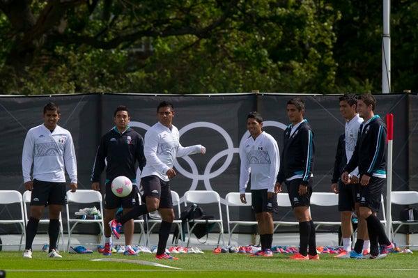 El Tri Olímpico entrenó por la mañana en la Universidad de Newcastle | CÉSAR VICUÑA