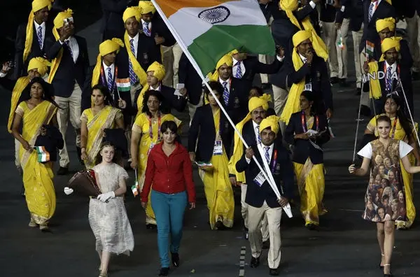 Mujer se coló entre delegación de la India en inauguración de JO | AP