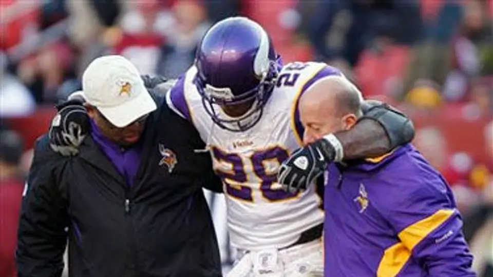 Adrian Peterson sufrió rotura de ligamento en la rodilla izquierda