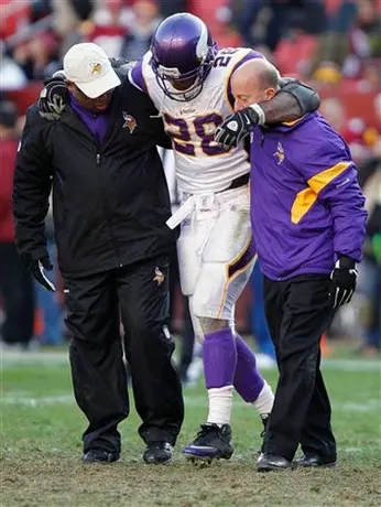 Adrian Peterson sufrió rotura de ligamento en la rodilla izquierda