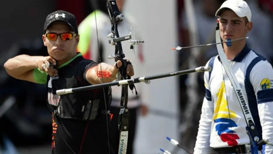 Luis Vélez completa la tripleta de Tiro con Arco