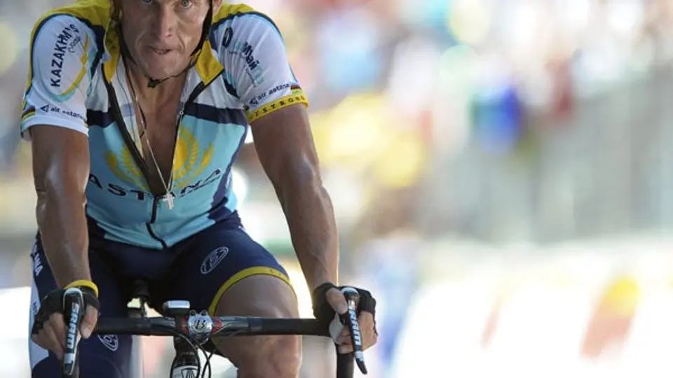 UCI sanciona de por vida a Armstrong y le quita sus 7 Tours de Francia