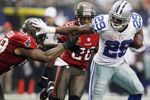 Dallas debuta en casa con victoria