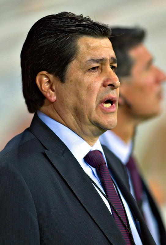 Luis Fernando Tena desde el banquillo. FOTO: MEXSPORT