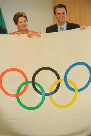 Rousseff recibe bandera olímpica