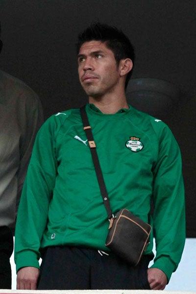 Oribe Peralta estuvo presente viendo el partido en el Uni. FOTO: DANIEL GÁMEZ
