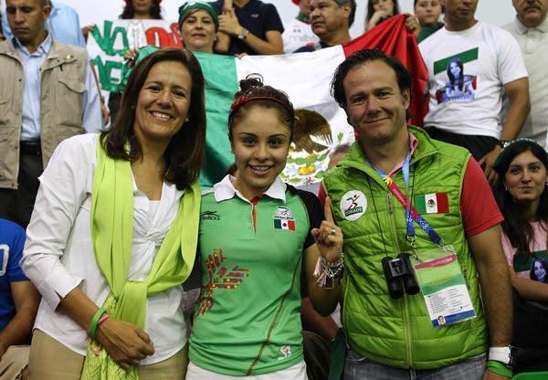 Grandes personalidades felicitaron a Paola Longoria. FOTO: BERNARDO MALDONADO