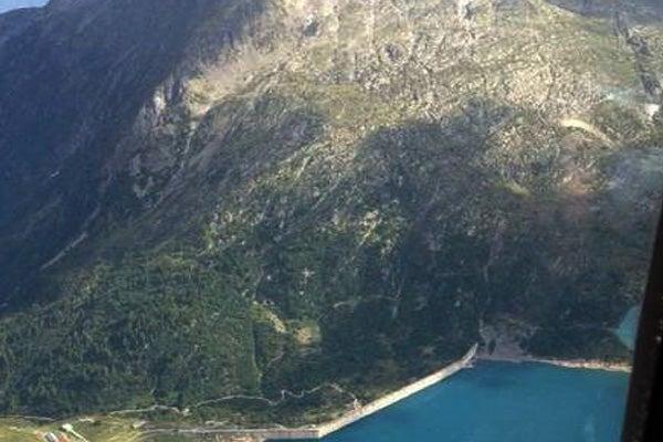 Usain Bolt sobrevuela los Alpes en Suiza| @usainbolt
