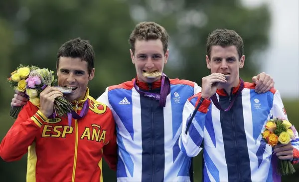 Hermanos dan Oro y bronce a Gran Bretaña en triatlón