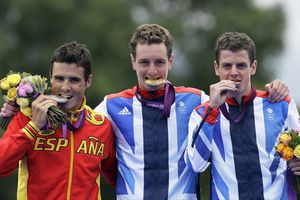 Hermanos dan Oro y bronce a Gran Bretaña en triatlón