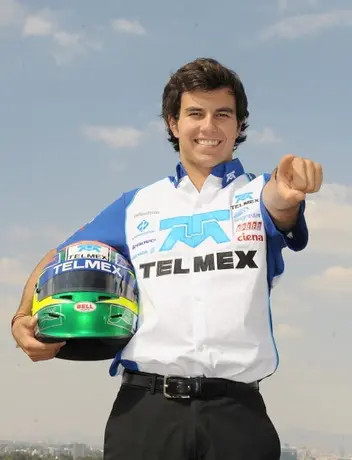 Checo Pérez ya conoció la fábrica de Sauber