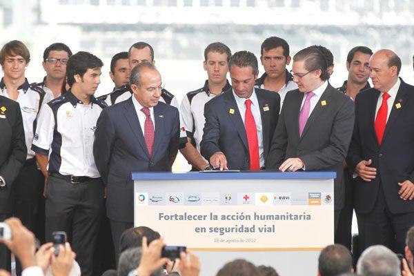 Firma del acuerdo para impulsar la seguridad vial | DANIEL GÁMEZ