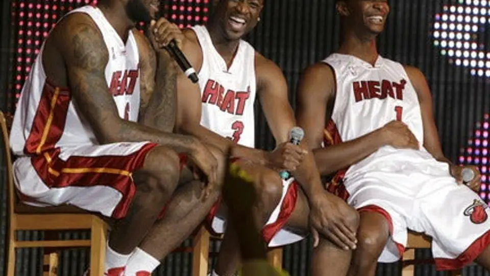LeBron, Wade y Bosh van por los Lakers