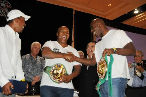 Holyfield y Tyson hacen las paces 14 años después