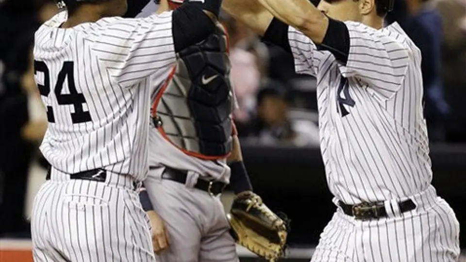 Yanquis aplastan a Boston y se afianzan en la cima