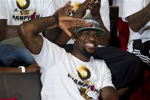 El King' James se rinde ante el Rey' España