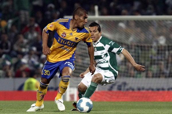Salcido manejó la media cancha felina. FOTO: MEXSPORT