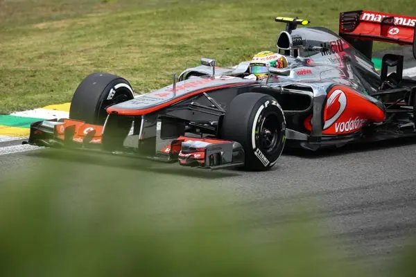 Hamilton se queda con la 'pole' en Interlagos