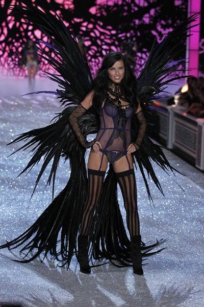 Adriana Lima. Se quitará las dudas al ver en un mismo espacio desfilar a las top models. FOTO: TNT