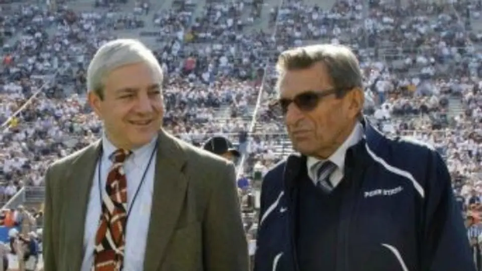 Acusan a ex presidente de Penn State de encubrir abusos