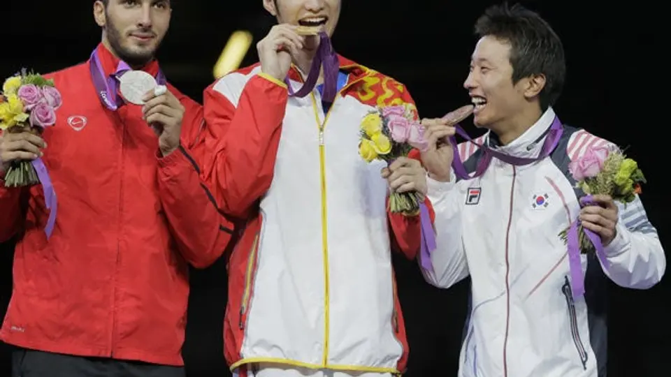 Lei Sheng primer oro chino de esgrima