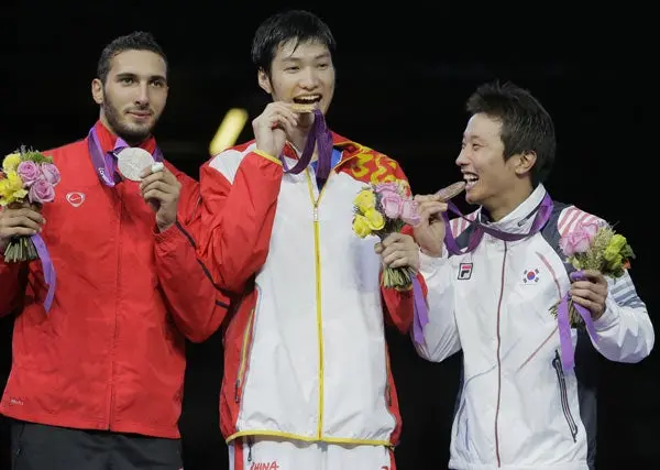 Lei Sheng primer oro chino de esgrima