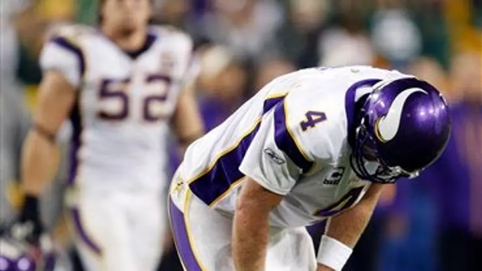 Favre reconoce haber dejado mensajes de voz a ex empleada de Jets