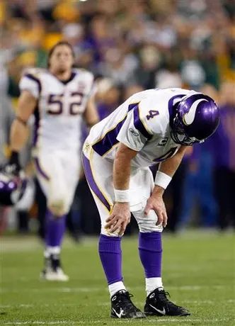 Favre reconoce haber dejado mensajes de voz a ex empleada de Jets
