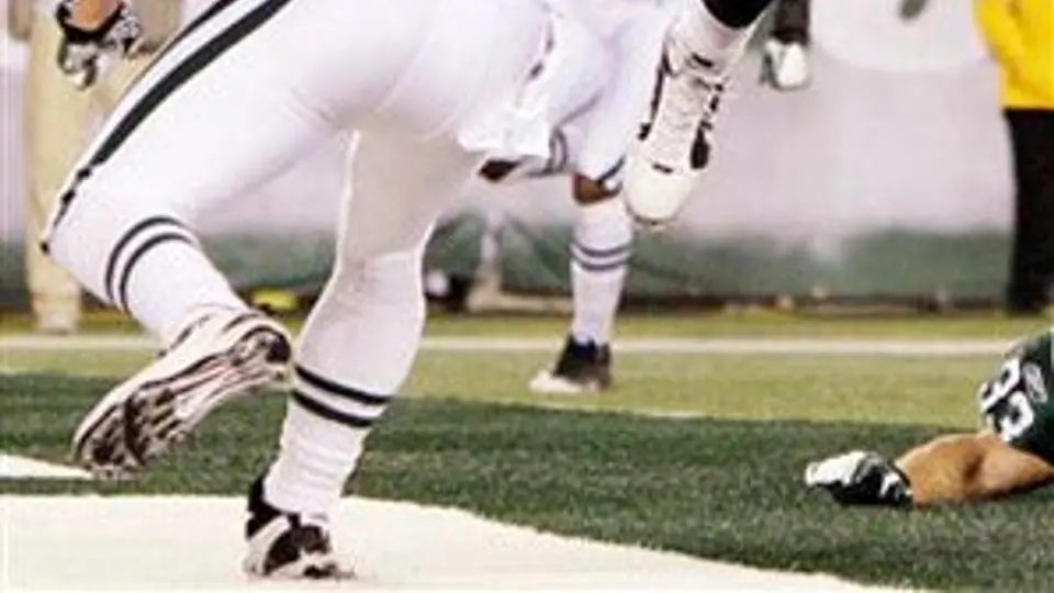 Brady lleva al triunfo a Nueva Inglaterra 37-16 sobre Jets