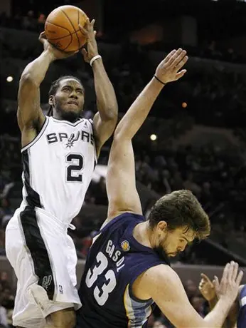 Spurs vencen 95-82 a Grizzlies