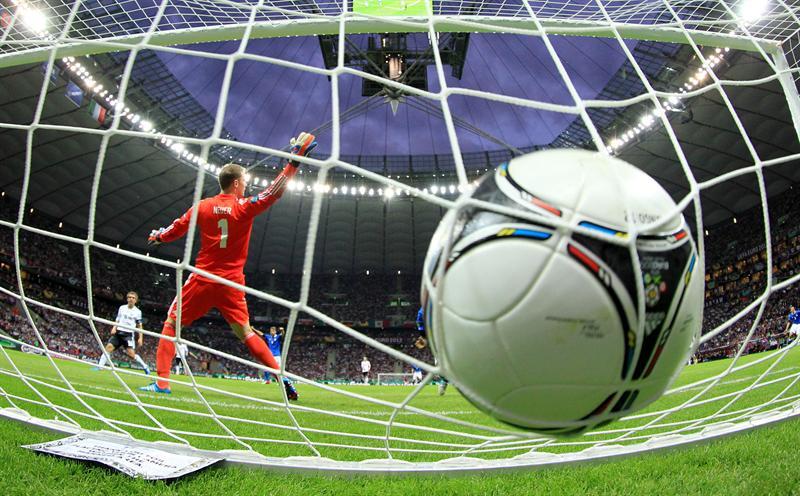 Balotelli supera a Neuer | EFE