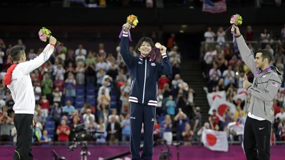 Uchimura se impone en la gimnasia varonil