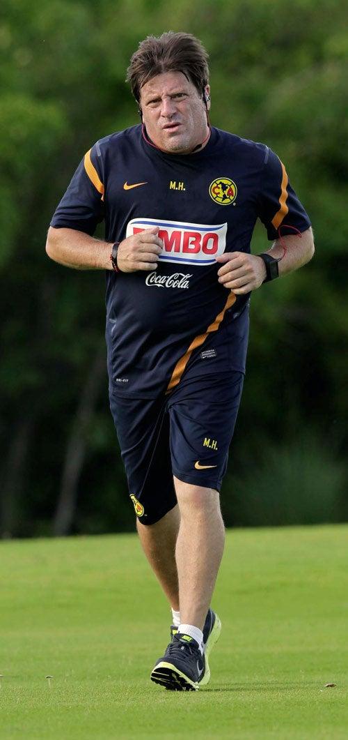El Piojo no solo dirige, también se hace pretemporada | DANIEL GÁMEZ