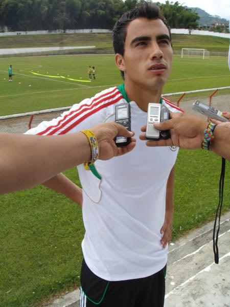 Acosta en entrevista con medios. FOTO: RAÚL GUZMÁN