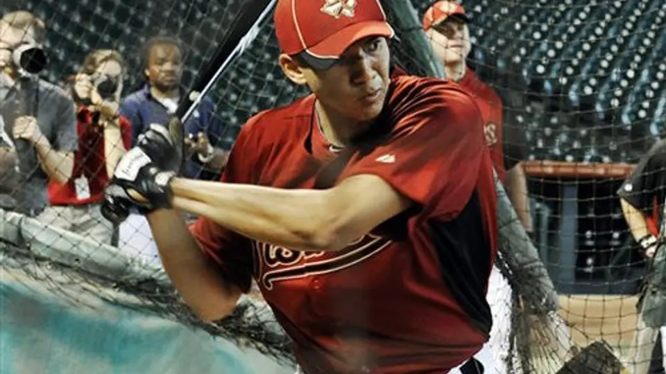 Firman Astros a puertorriqueño Correa