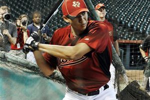 Firman Astros a puertorriqueño Correa