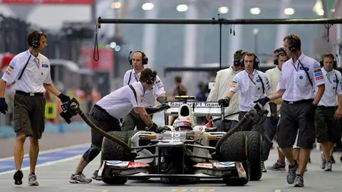 Pérez sube al décimo lugar tras castigo a Webber