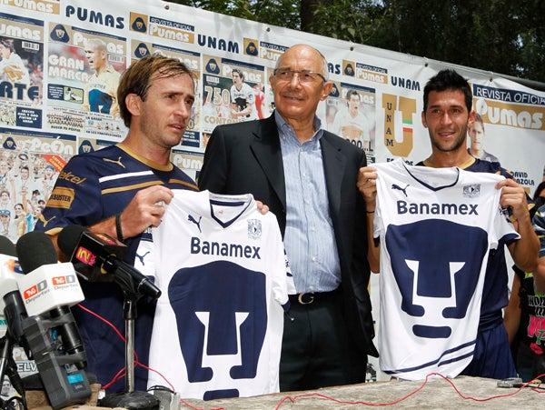Jorge Borja, fue el encargado de presentar a los nuevos refuerzos l Esteban López