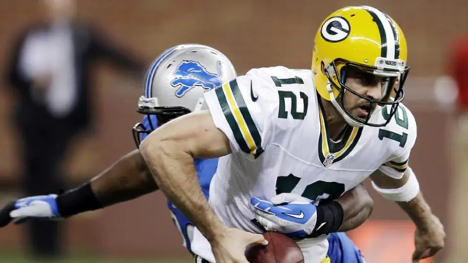 Rodgers lidera a Green Bay en triunfo sobre Detroit
