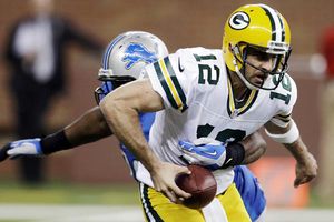 Rodgers lidera a Green Bay en triunfo sobre Detroit