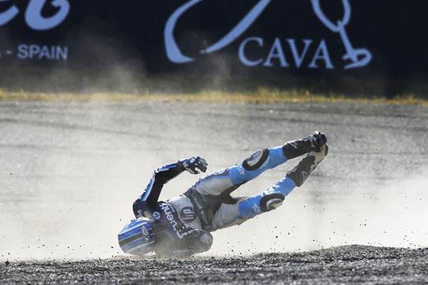 Alex Pons también sufrió un accidente durante el Grand Prix | AP