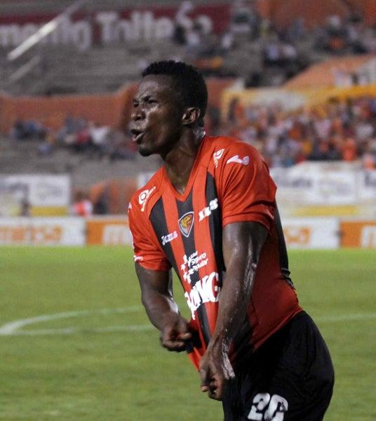 Cerca del final Jaguares consiguió la victoria tras un tiro de Arizala que fue desviado | MEXSPORT