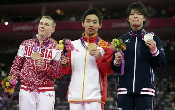 Zou Kai se lleva el Oro en piso