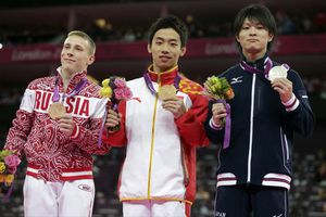 Zou Kai se lleva el Oro en piso