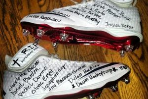 Johnson podría usar calzado con nombres de las víctimas de Connecticut